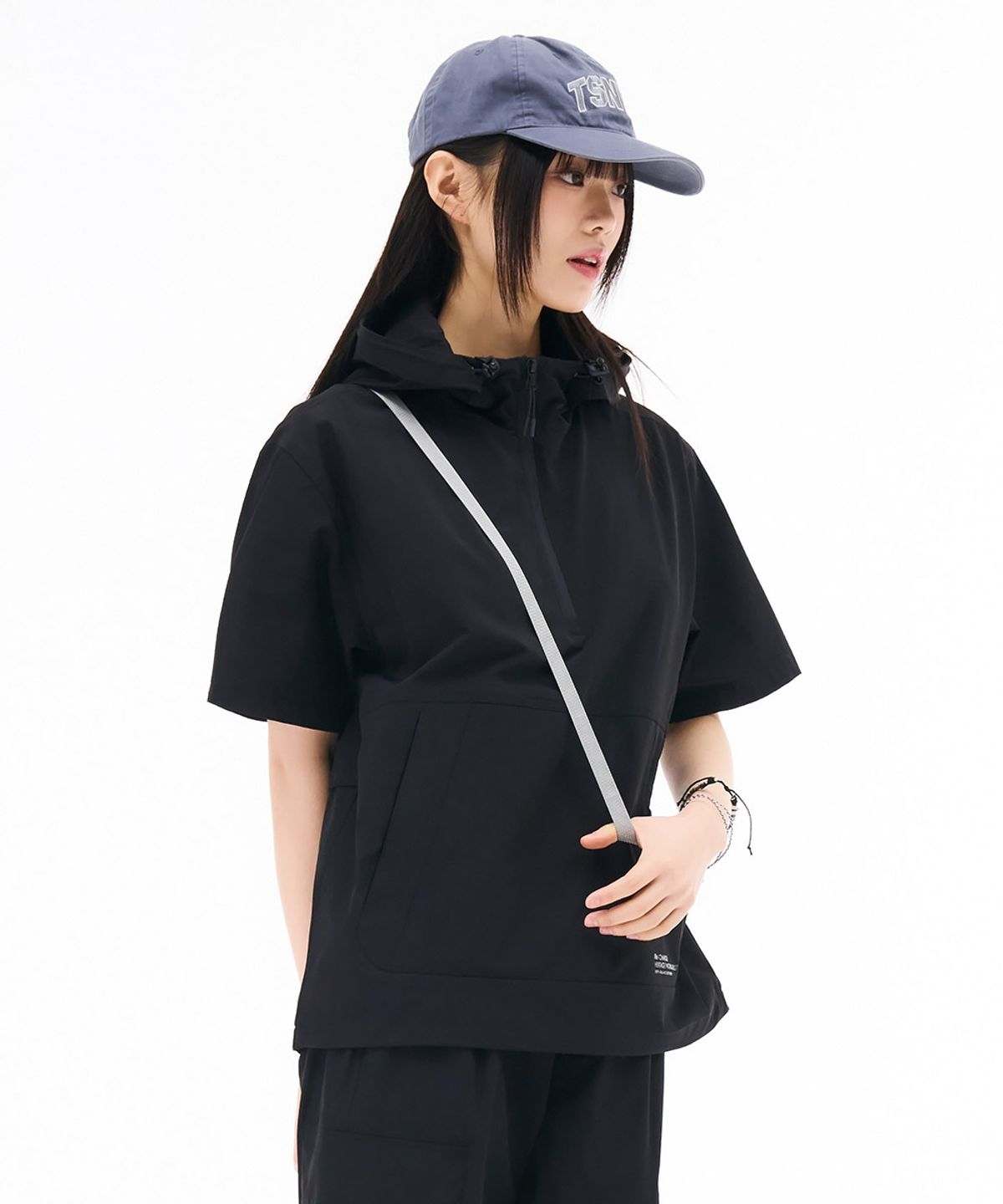 체이스컬트(CHASECULT) 공용 쿨 스트레치 후드 반팔 아노락 티셔츠-블랙