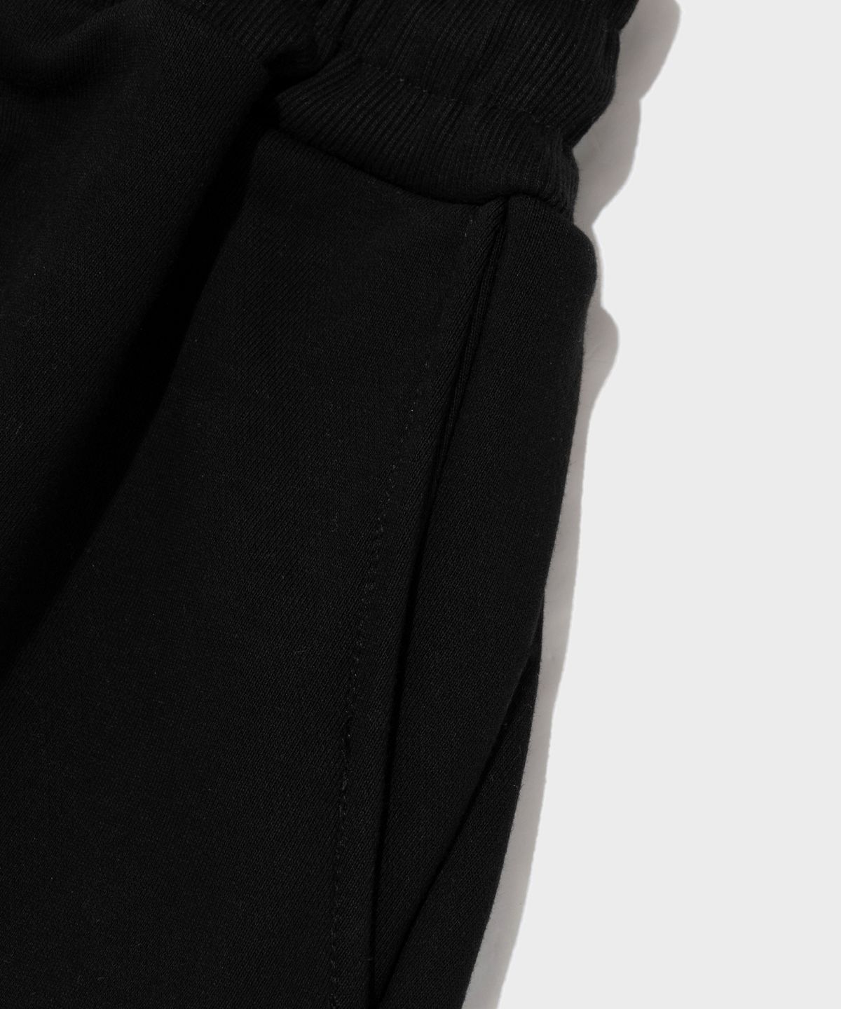 아더피츠(OTHERFITS) 스웨트 버뮤다 팬츠 (블랙)