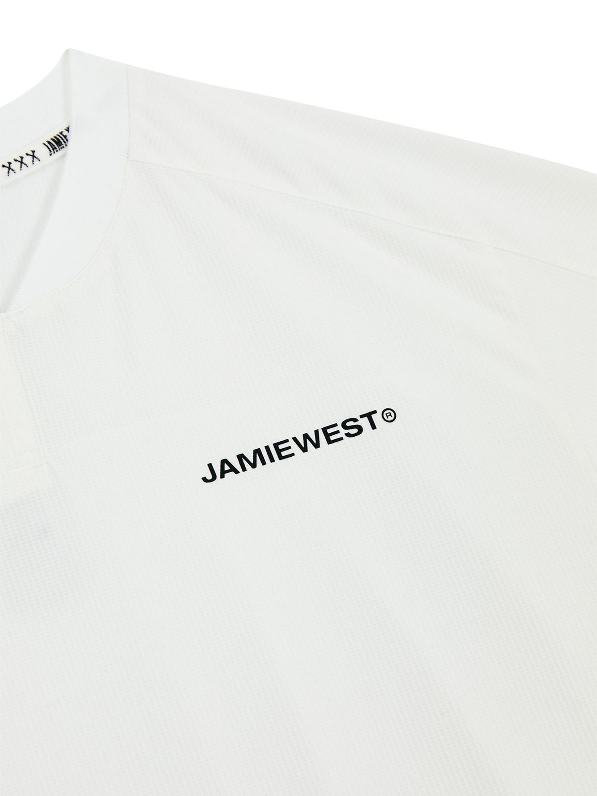제이미웨스트(JAMIE WEST) JW 로고 퍼포먼스 헨리넥 카라티셔츠 (화이트)