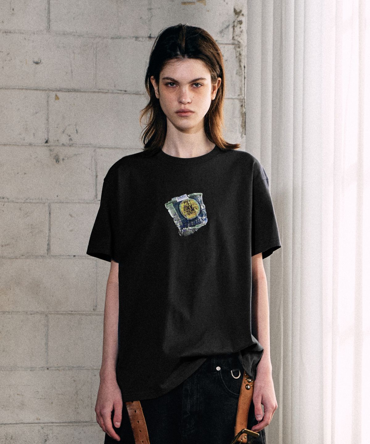 더바이닐하우스(THEVINYLHOUSE) PAPER CIGARETTE TEE BLACK
