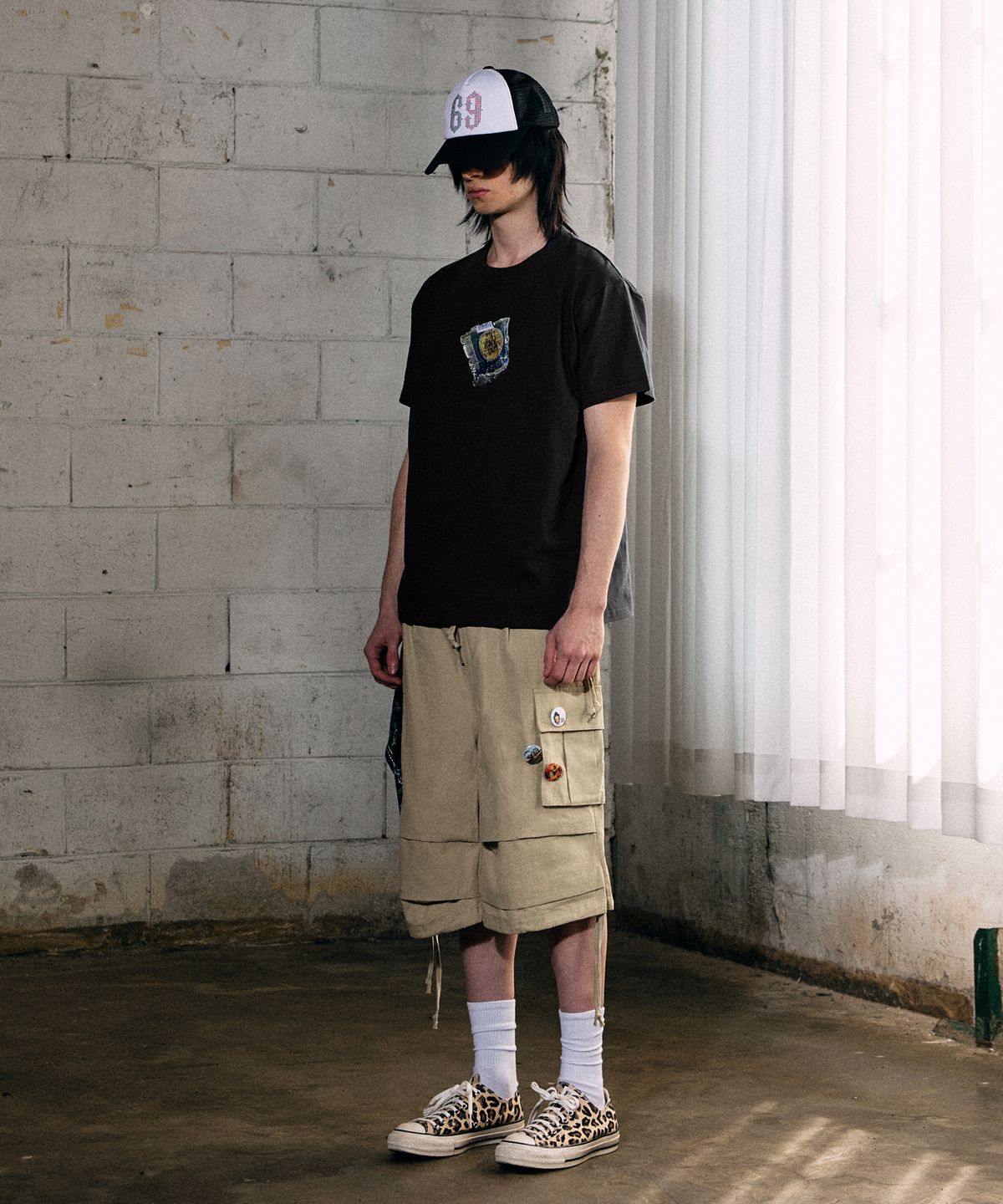 더바이닐하우스(THEVINYLHOUSE) PAPER CIGARETTE TEE BLACK