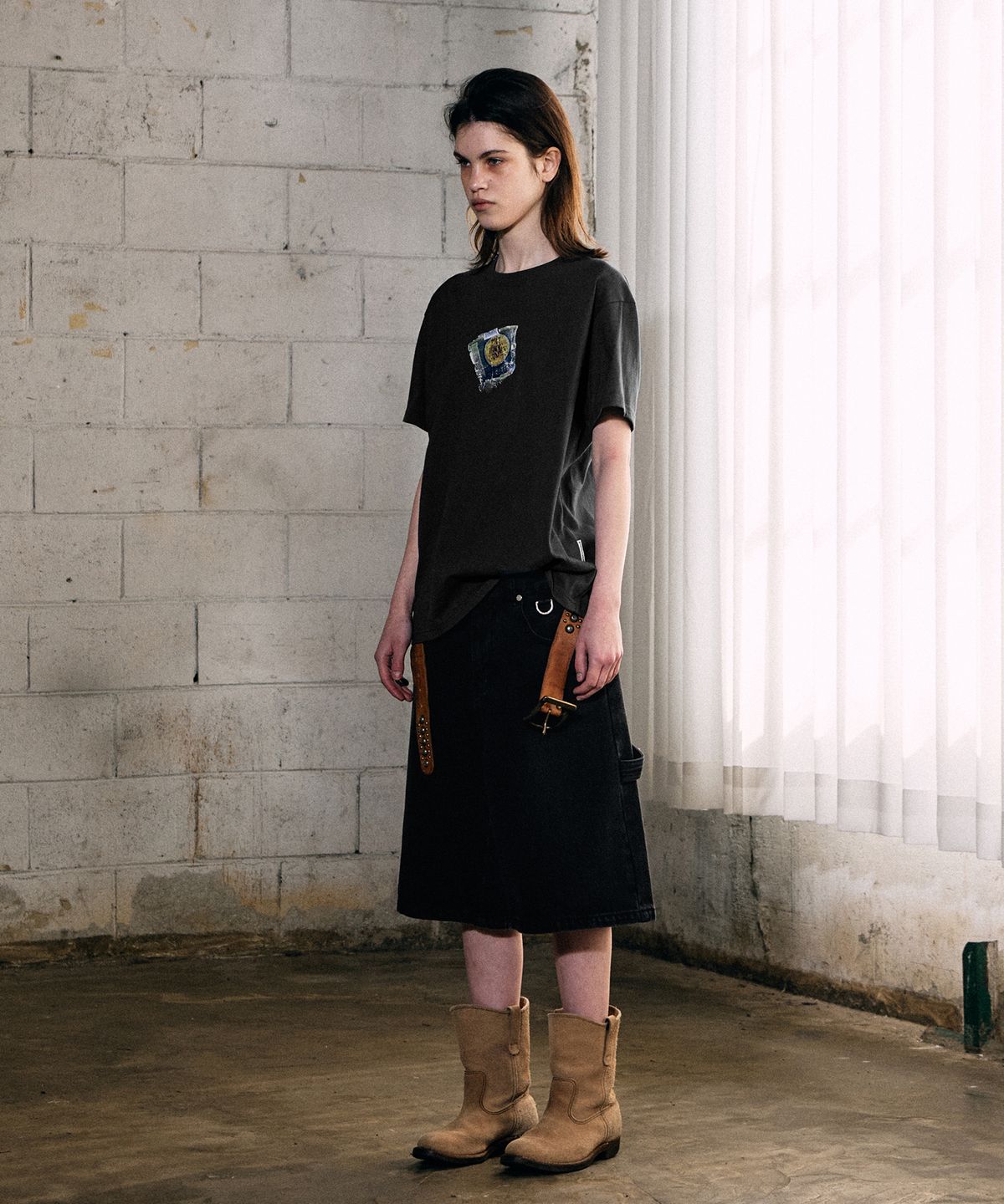 더바이닐하우스(THEVINYLHOUSE) PAPER CIGARETTE TEE BLACK