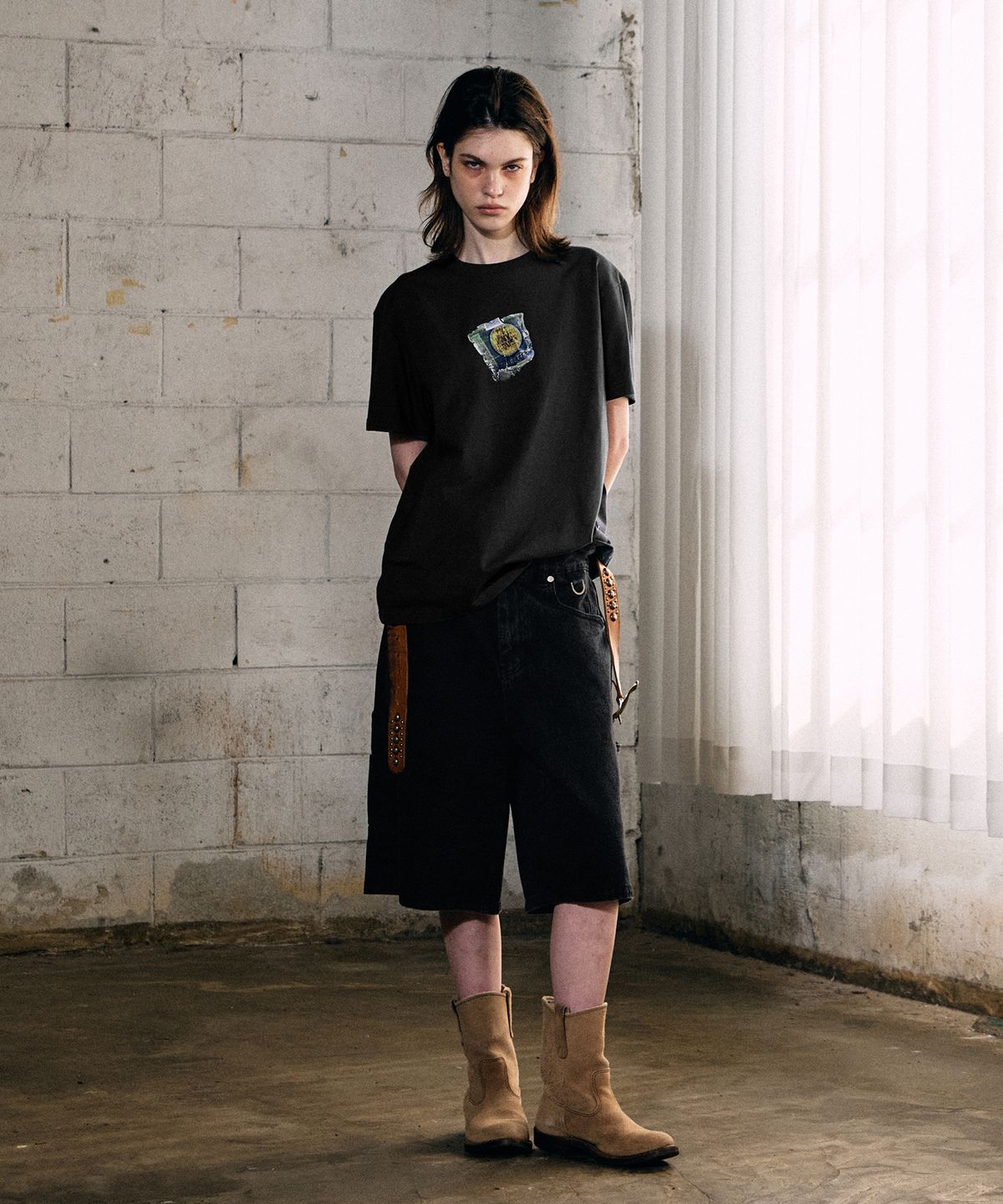 더바이닐하우스(THEVINYLHOUSE) PAPER CIGARETTE TEE BLACK