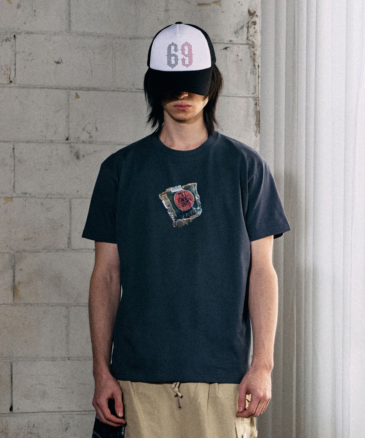 더바이닐하우스(THEVINYLHOUSE) PAPER CIGARETTE TEE NAVY