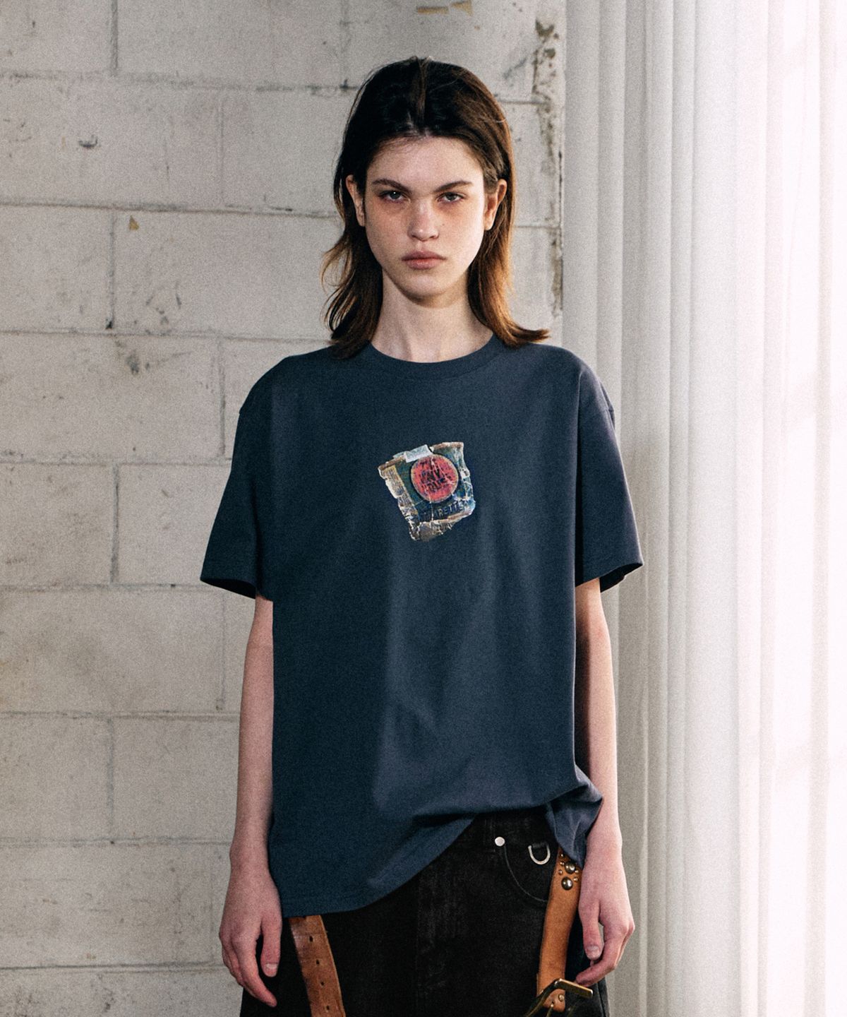 더바이닐하우스(THEVINYLHOUSE) PAPER CIGARETTE TEE NAVY