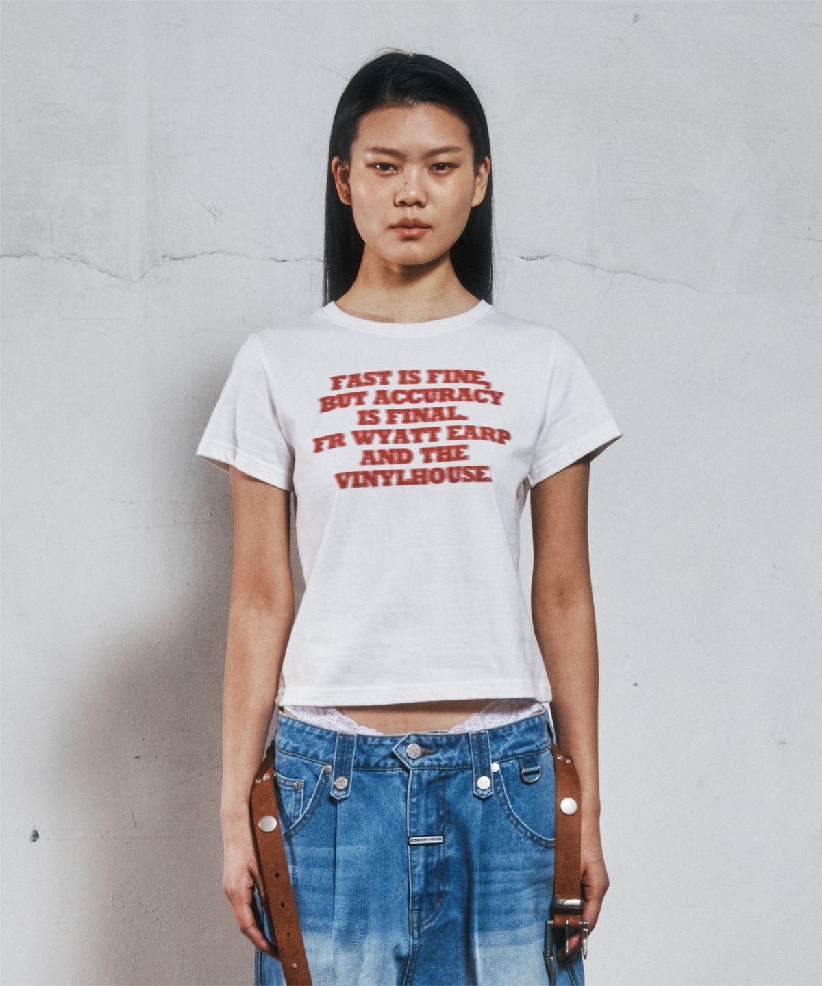 더바이닐하우스(THEVINYLHOUSE) GUNFIGHT TYPO TEE WHITE