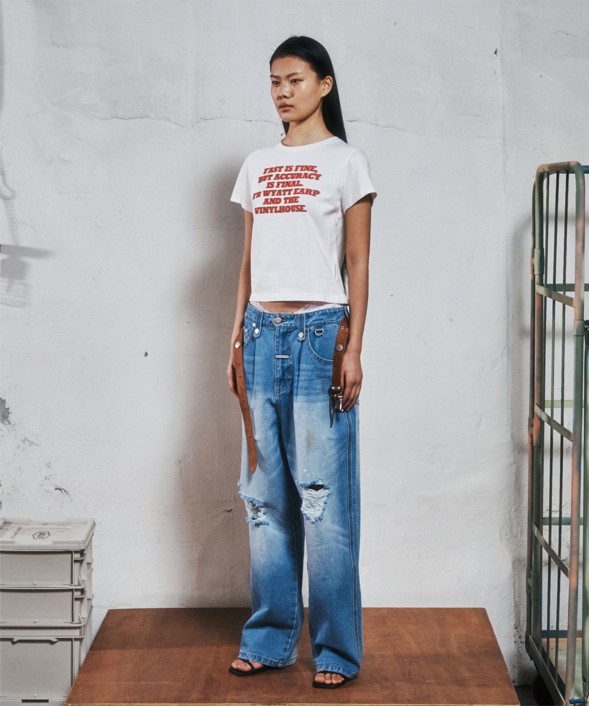 더바이닐하우스(THEVINYLHOUSE) GUNFIGHT TYPO TEE WHITE