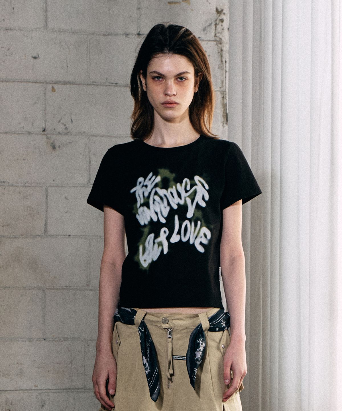 더바이닐하우스(THEVINYLHOUSE) SPRAY STAR TEE BLACK