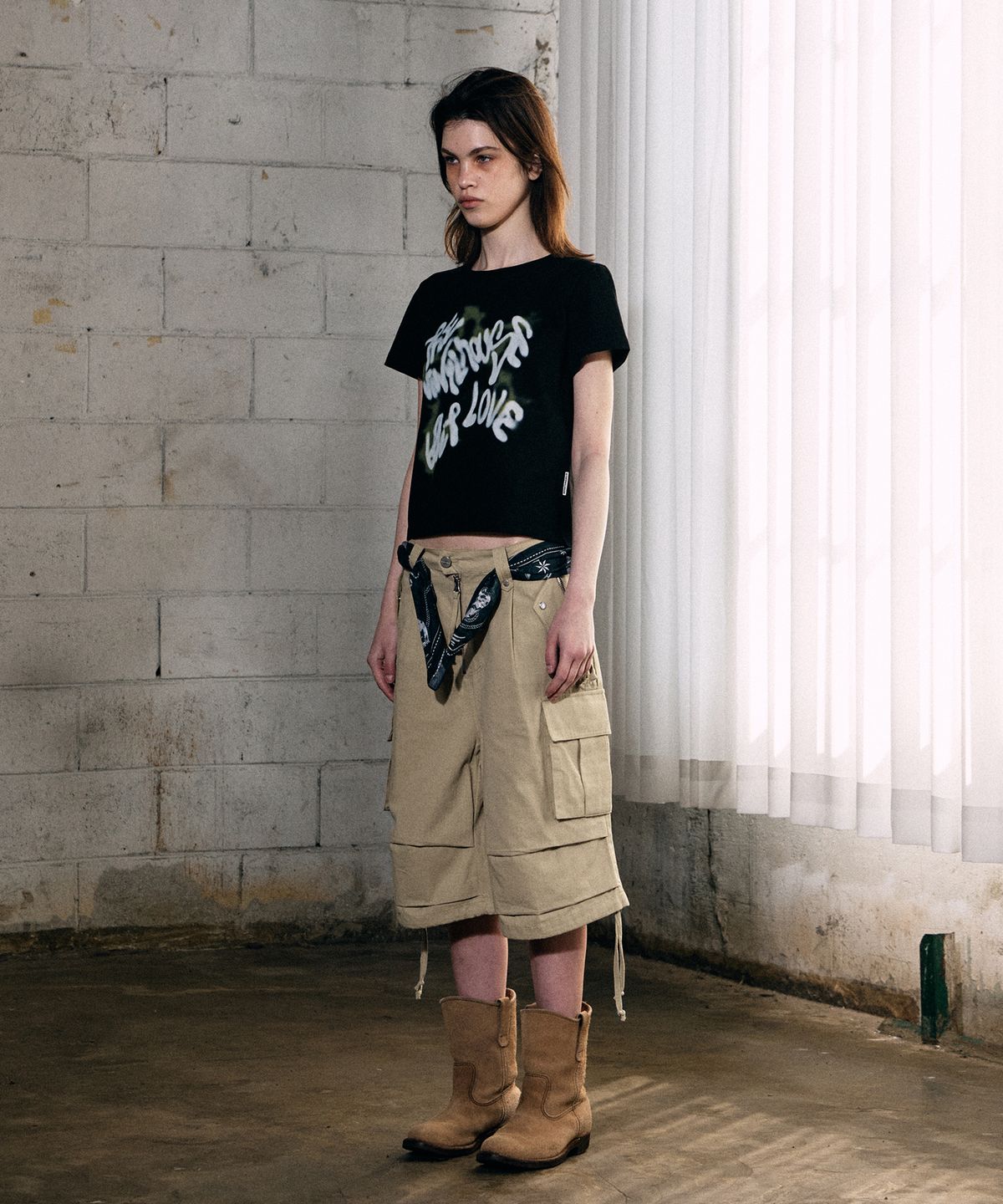 더바이닐하우스(THEVINYLHOUSE) SPRAY STAR TEE BLACK