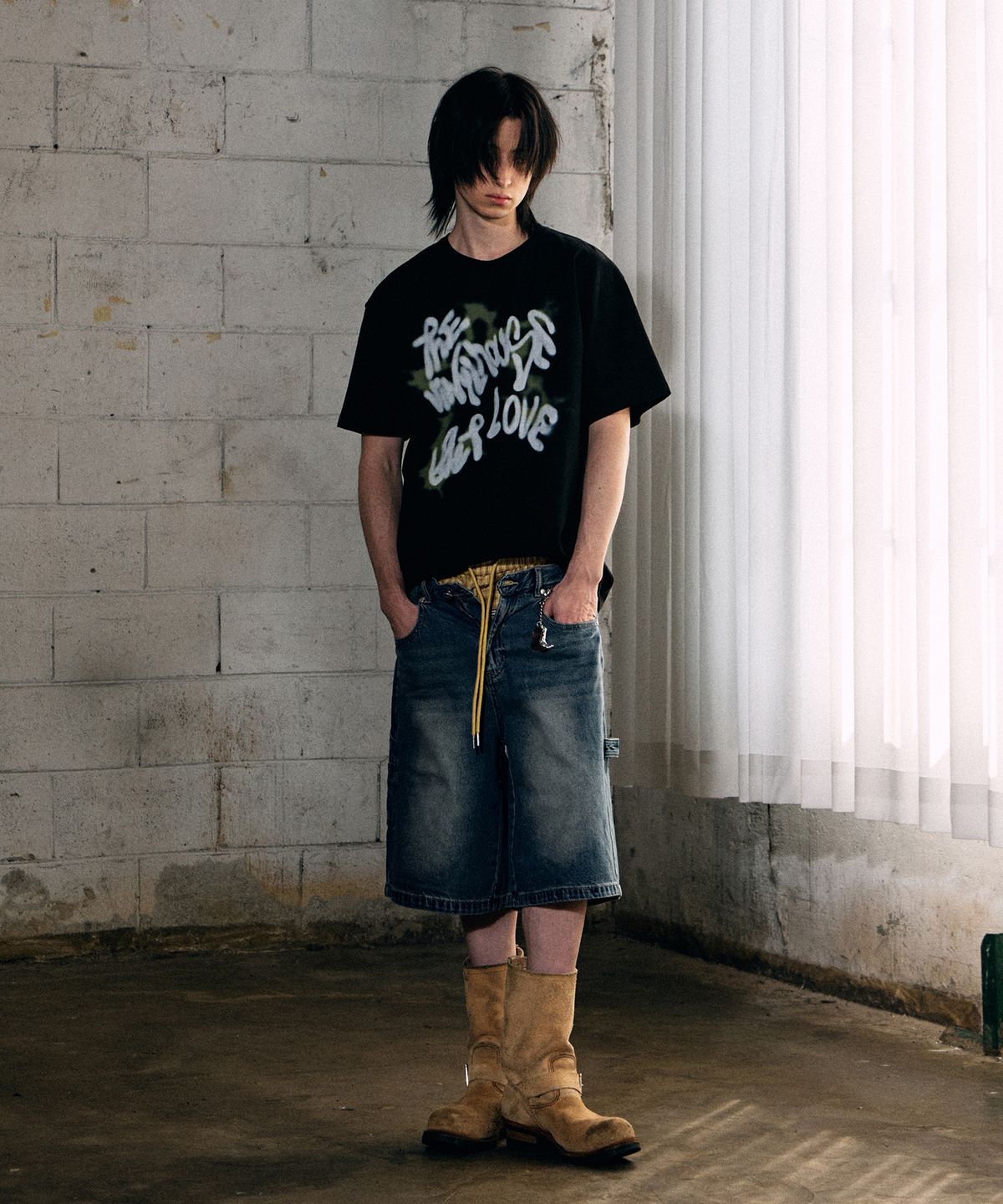 더바이닐하우스(THEVINYLHOUSE) SPRAY STAR TEE BLACK