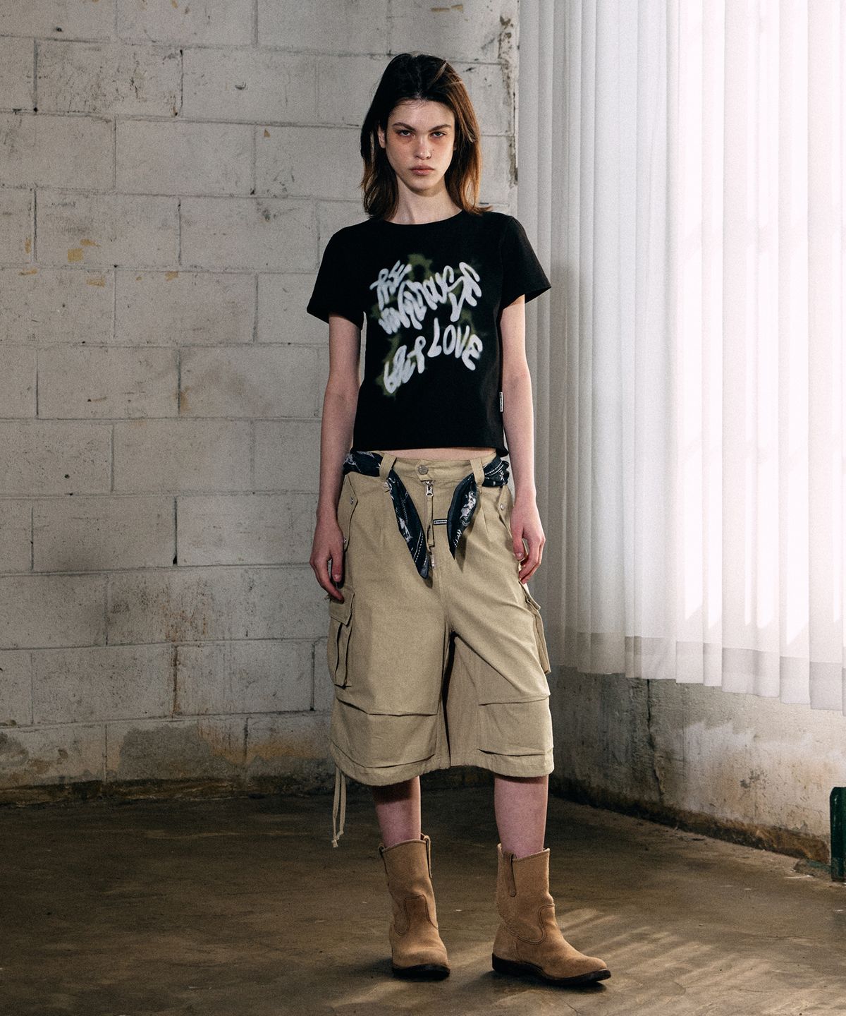 더바이닐하우스(THEVINYLHOUSE) SPRAY STAR TEE BLACK