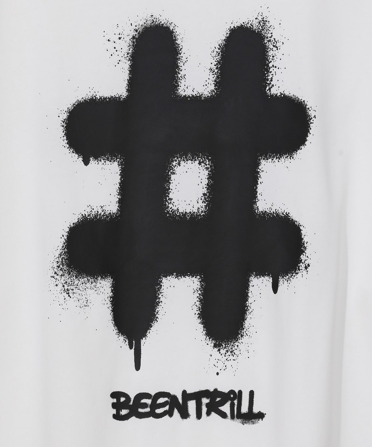 빈트릴(BEENTRILL) 스프레이 로고 티셔츠(오프 화이트)