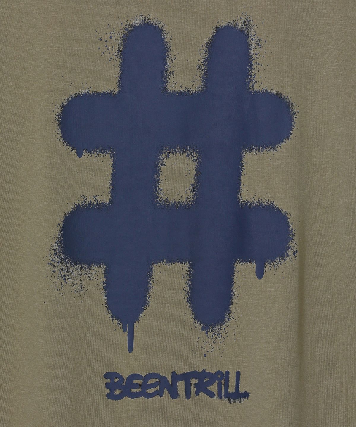 빈트릴(BEENTRILL) 스프레이 로고 티셔츠(카키)