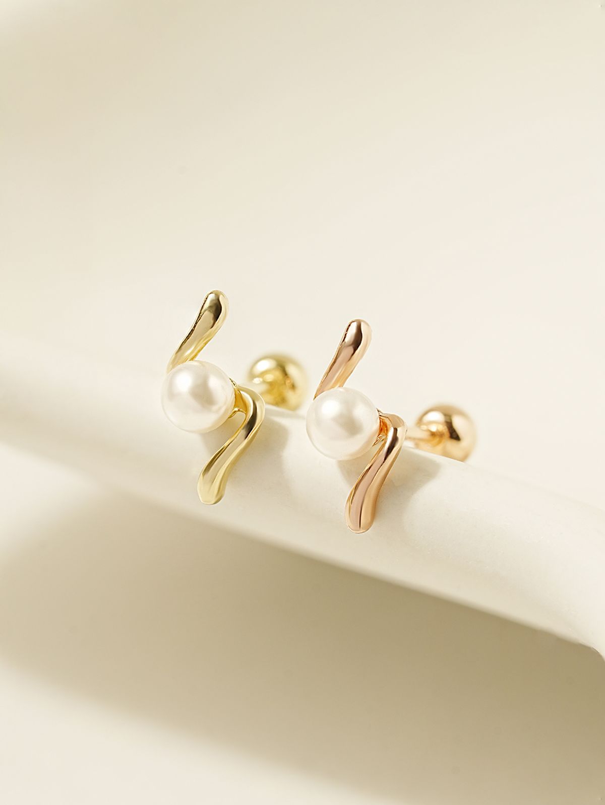 미니멀피어싱(MINIMALPIERCING) 14K 트위스터 진주 피어싱 귀걸이