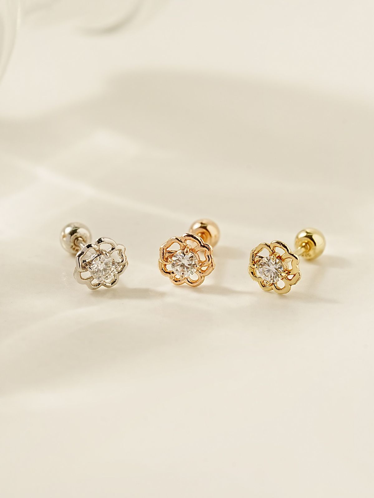 미니멀피어싱(MINIMALPIERCING) 14K 모이사나이트 다이아 팬지 피어싱 귀걸이