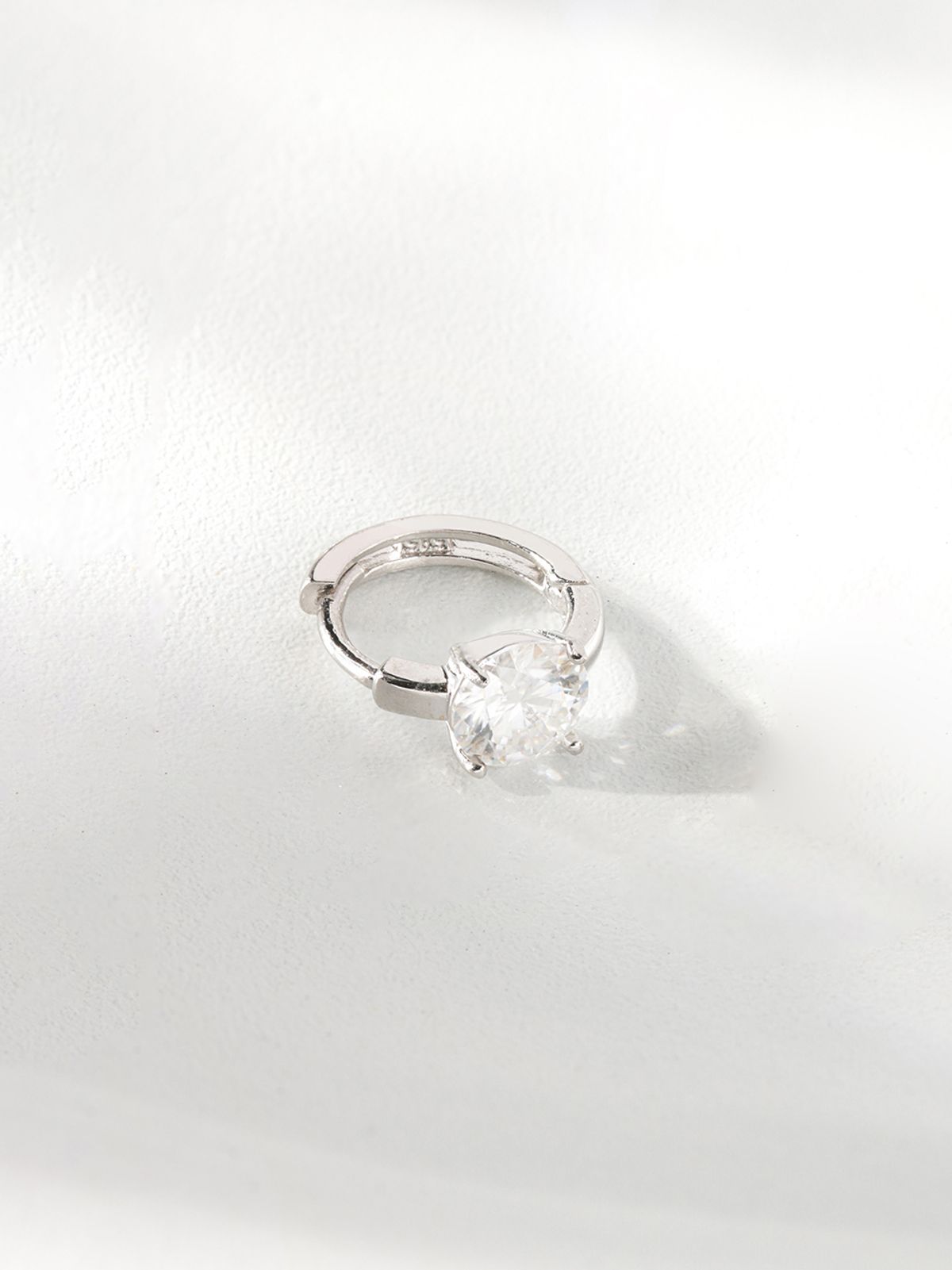 미니멀피어싱(MINIMALPIERCING) 14K 18K 모이사나이트 다이아 라운드 원터치 링 귀걸이 5부