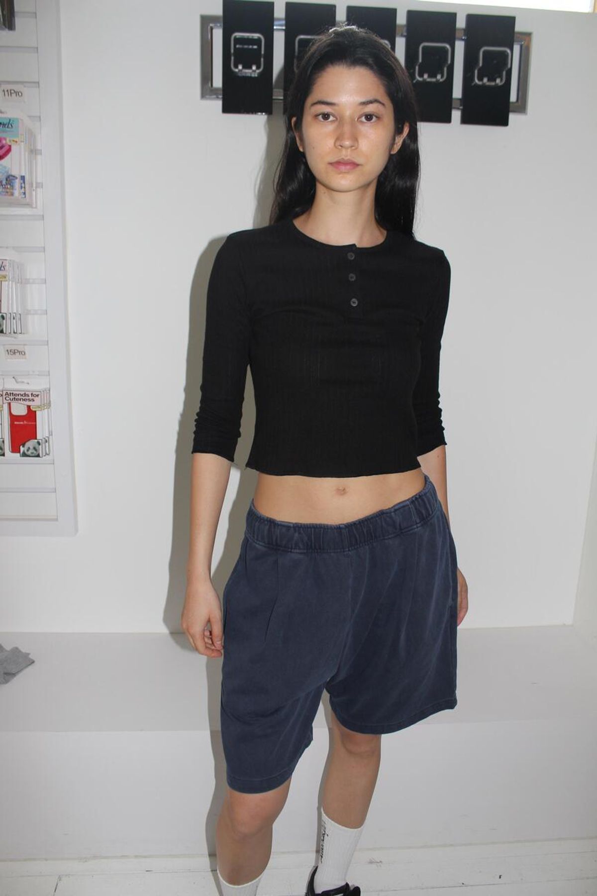 어텐즈(ATTENDS) Archie Punching Sleeve Top (Black)