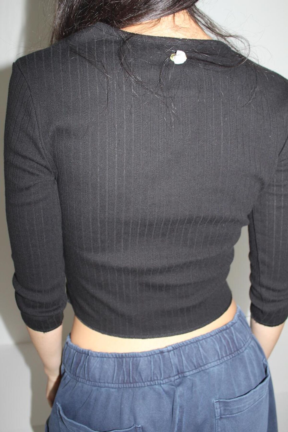 어텐즈(ATTENDS) Archie Punching Sleeve Top (Black)