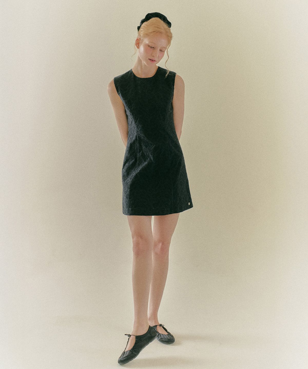 니나코스타(NINACOSTA) MINI PAISLEY EMBROIDERY DRESS_Black