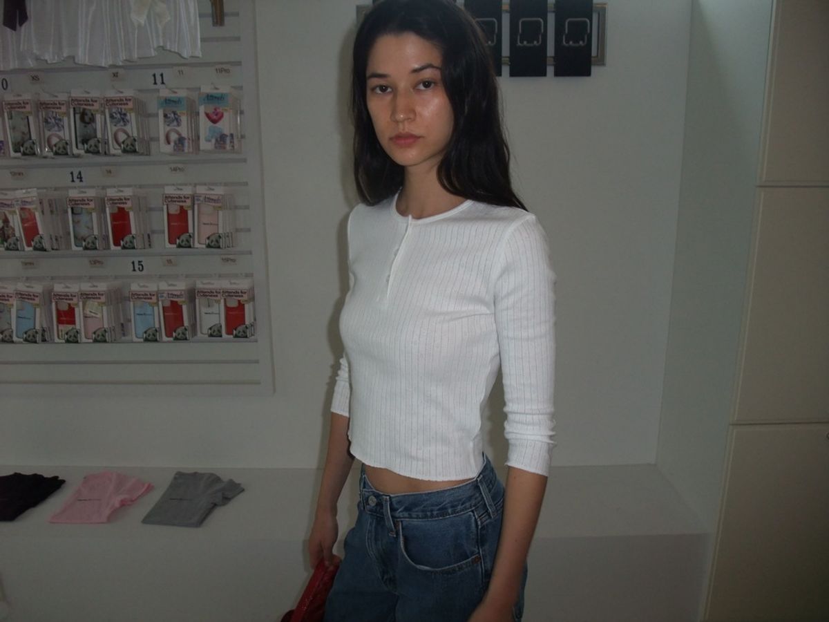 어텐즈(ATTENDS) Archie Punching Sleeve Top (White)