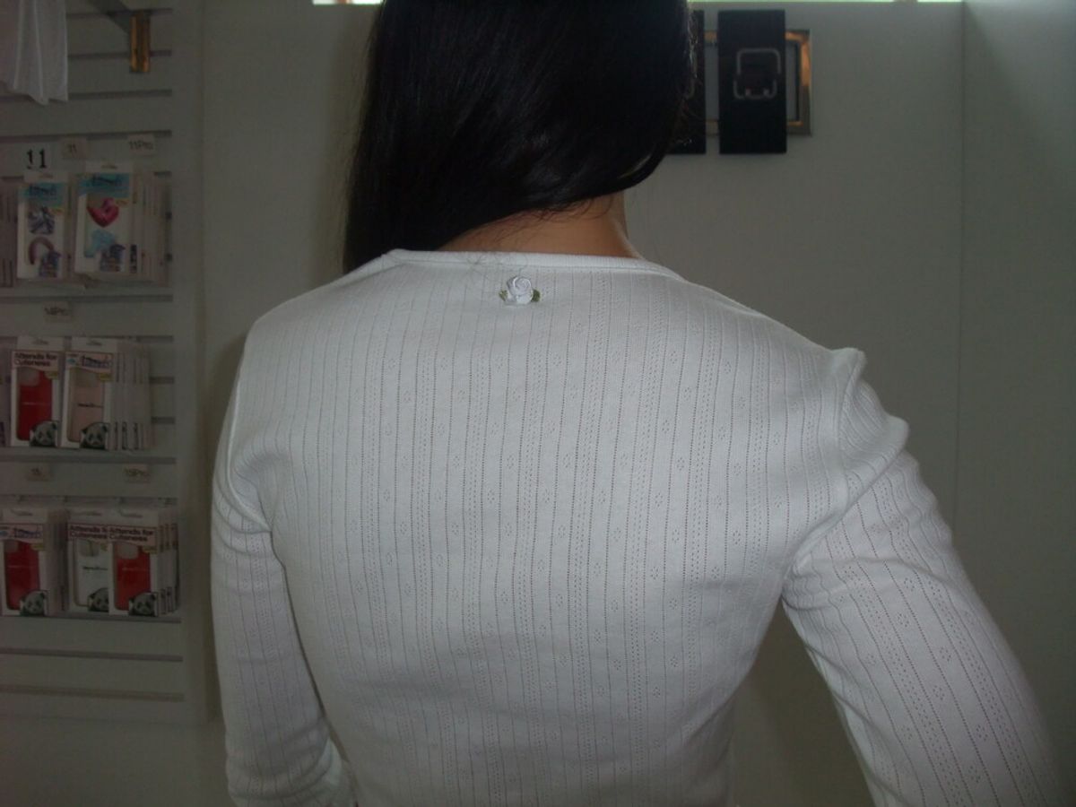 어텐즈(ATTENDS) Archie Punching Sleeve Top (White)