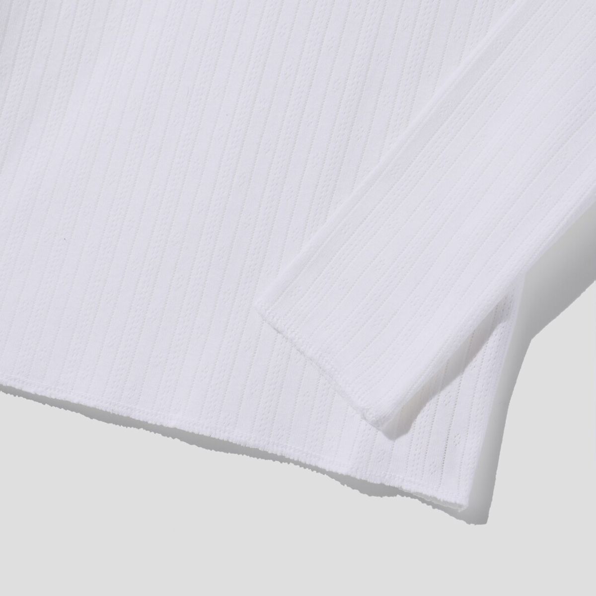 어텐즈(ATTENDS) Archie Punching Sleeve Top (White)