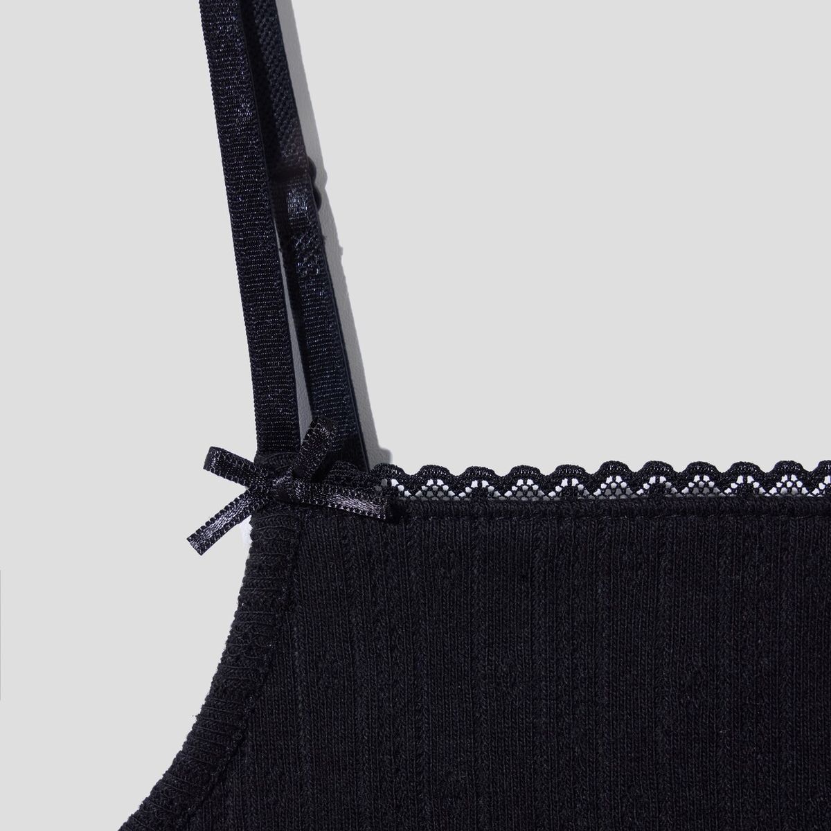 어텐즈(ATTENDS) Archie Punching Tank Top (Black)