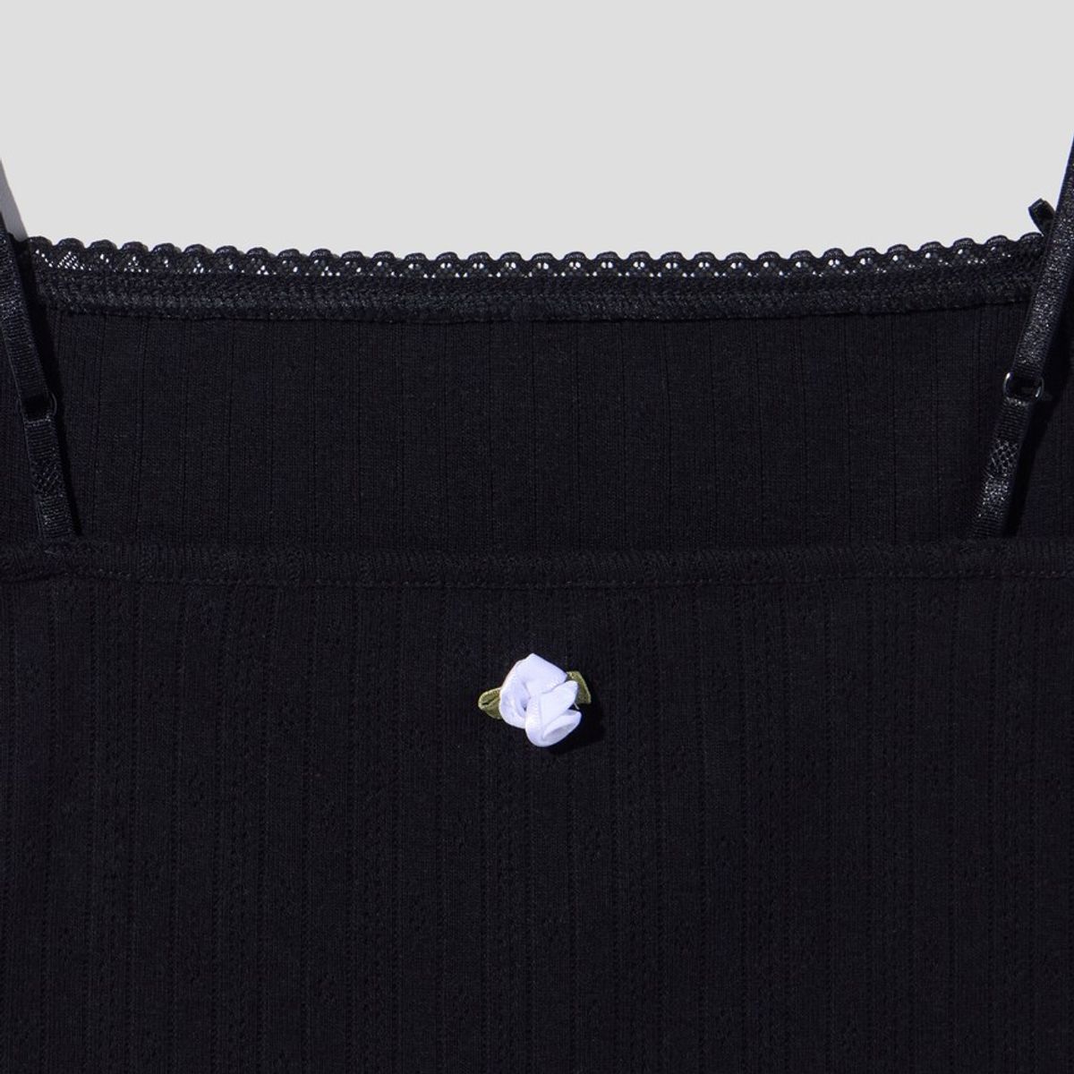 어텐즈(ATTENDS) Archie Punching Tank Top (Black)