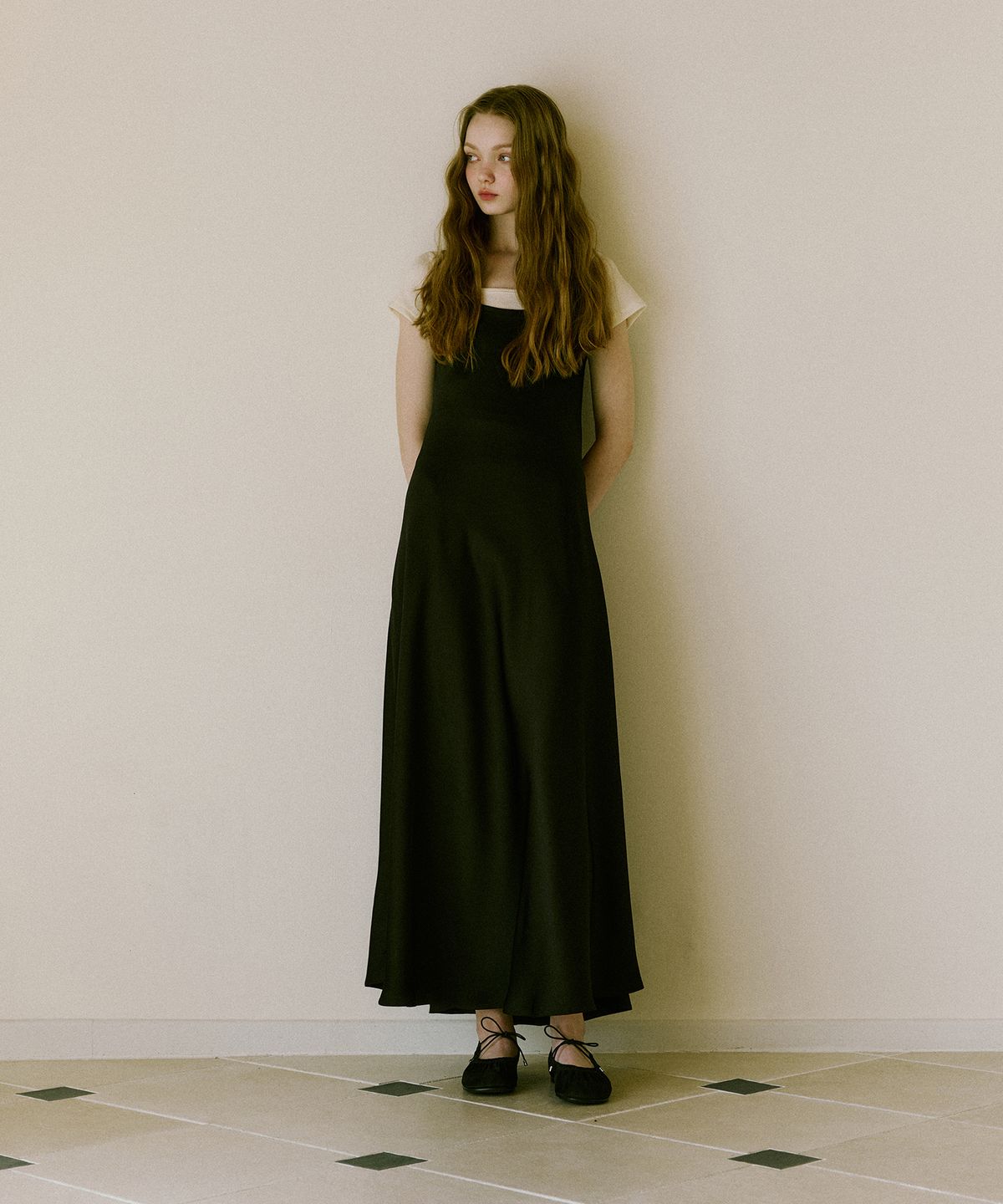 그린버터(GREENBUTTER) Silky U-Neck Dress (Black)