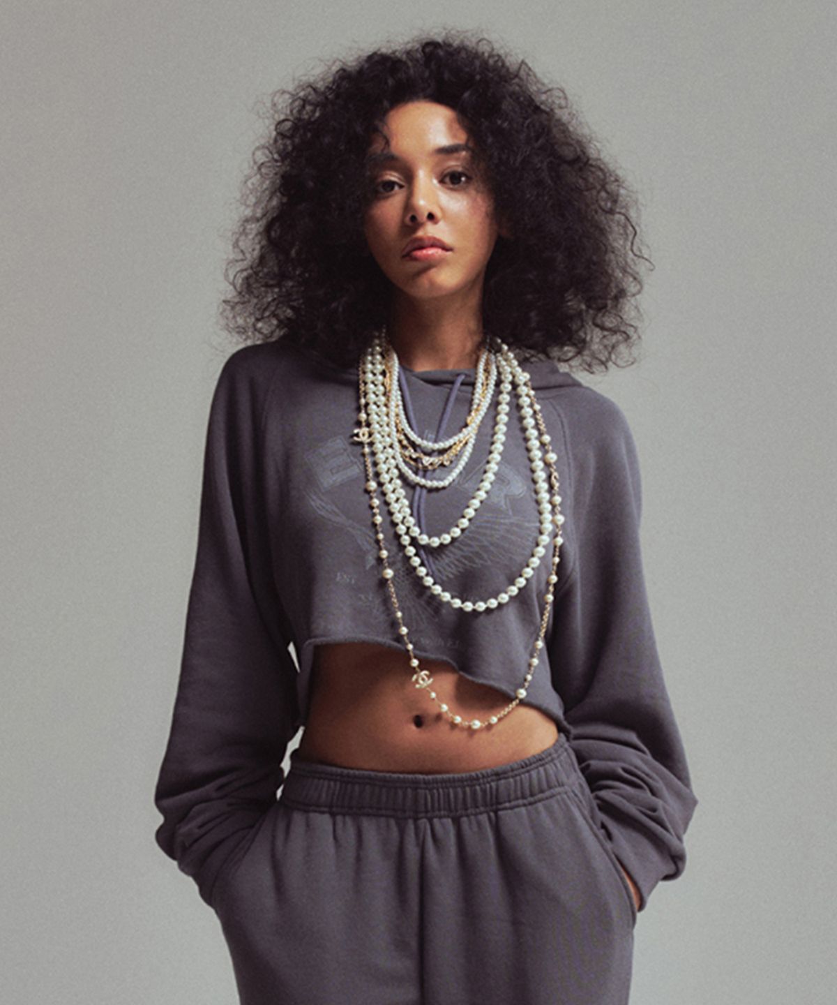 에르에르(ERER) Eagle printed crop hoodie Charcoal