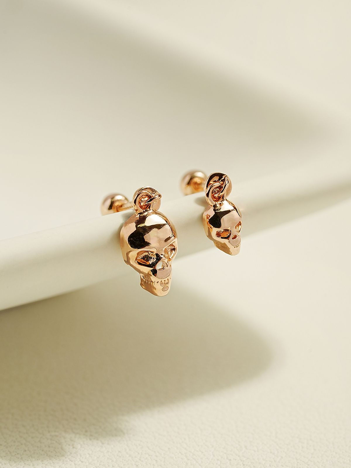 미니멀피어싱(MINIMALPIERCING) 14K 해골 드롭 피어싱 귀걸이