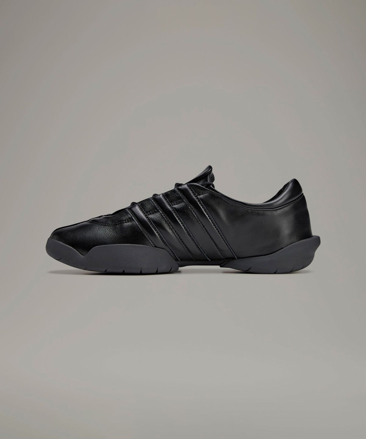 와이쓰리(Y-3) Y-3 REGU - 블랙 / JS1116