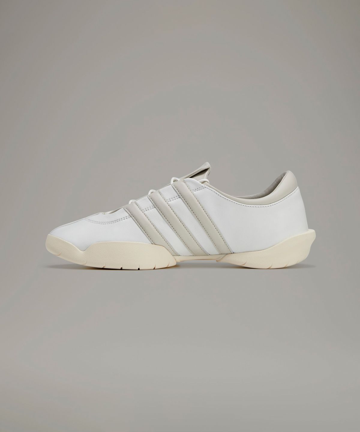 와이쓰리(Y-3) Y-3 REGU - 코어화이트 / JS1117
