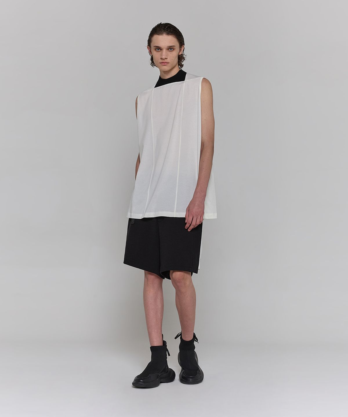 디그낙(DGNAK) 스퀘어 넥 슬리브리스 티셔츠 (아이보리) PF1TS1616