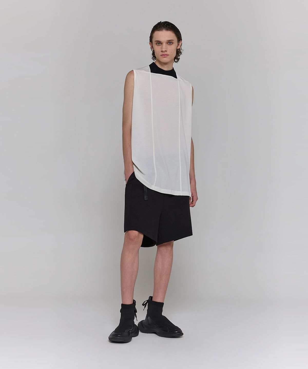 디그낙(DGNAK) 스퀘어 넥 슬리브리스 티셔츠 (아이보리) PF1TS1616