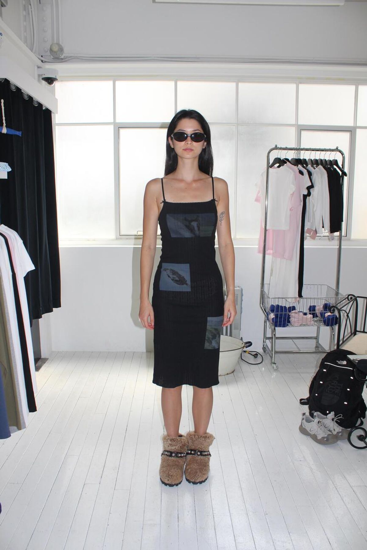 어텐즈(ATTENDS) Attends Island sleeveless dress (Black)