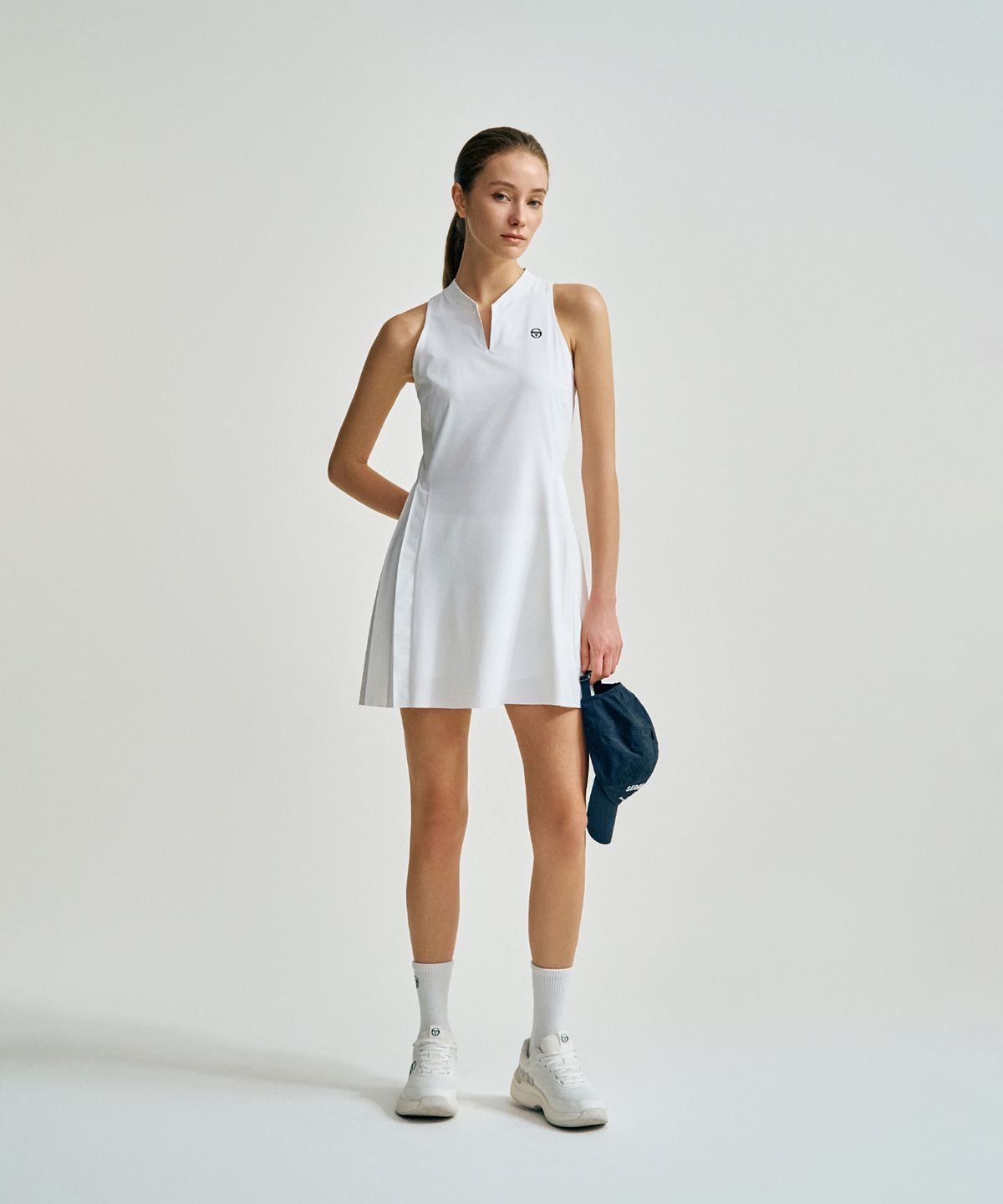 세르지오 타키니(SERGIO TACCHINI) W 우븐 플리츠 슬리브리스 드레스 (White)