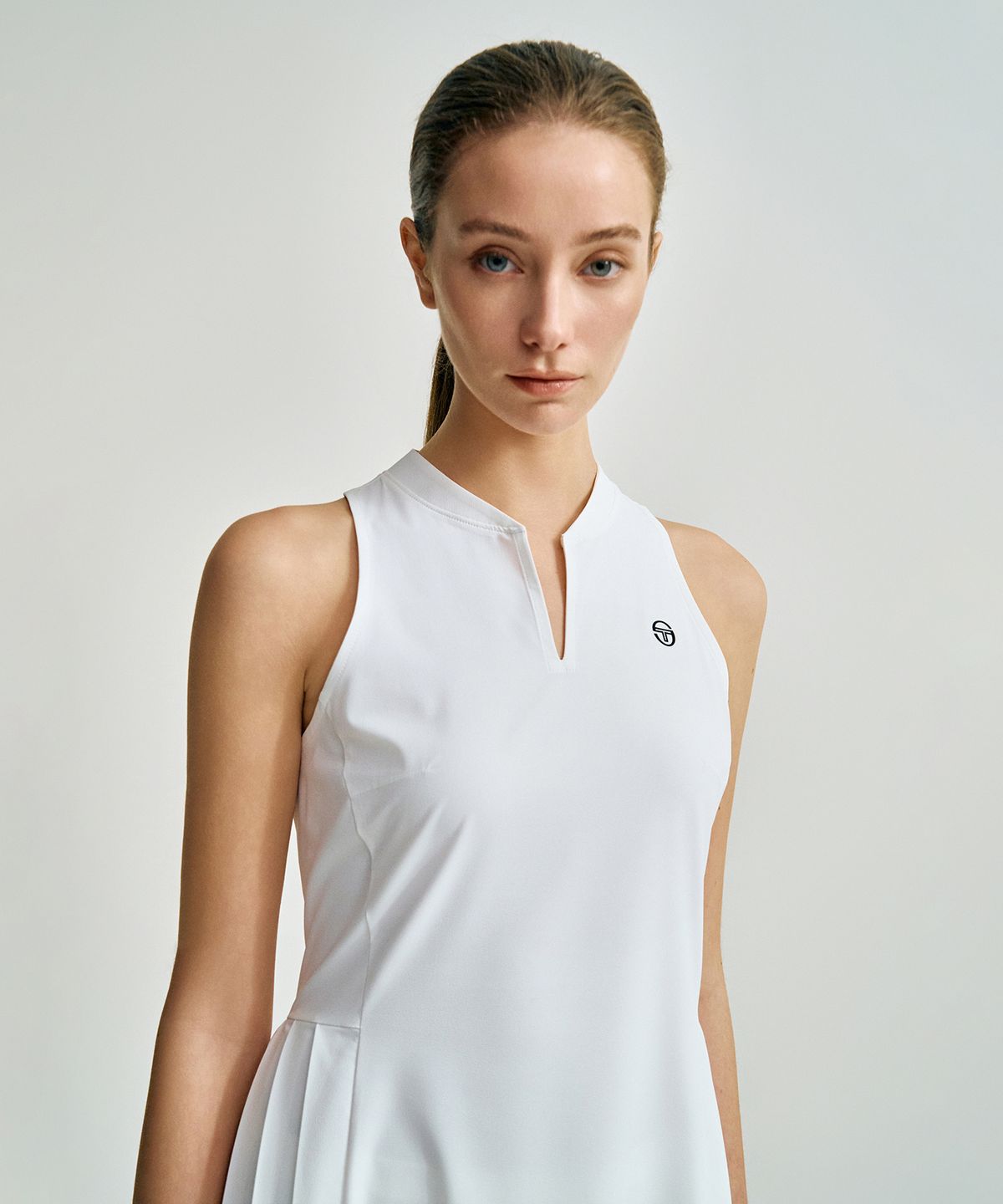 세르지오 타키니(SERGIO TACCHINI) W 우븐 플리츠 슬리브리스 드레스 (White)