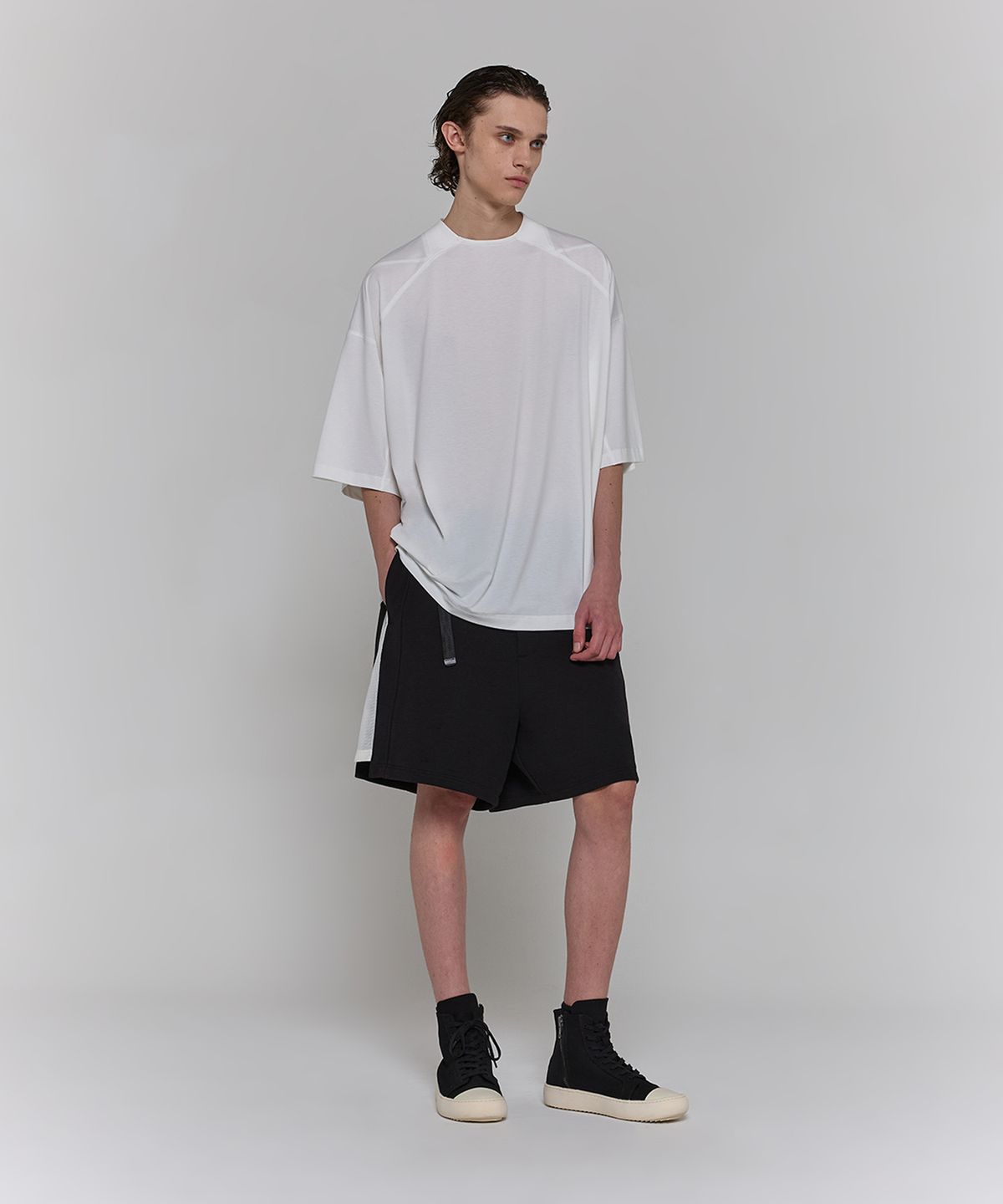 디그낙(DGNAK) 스프레드 카라 오버사이즈 티셔츠 (아이보리) PF1TS2222