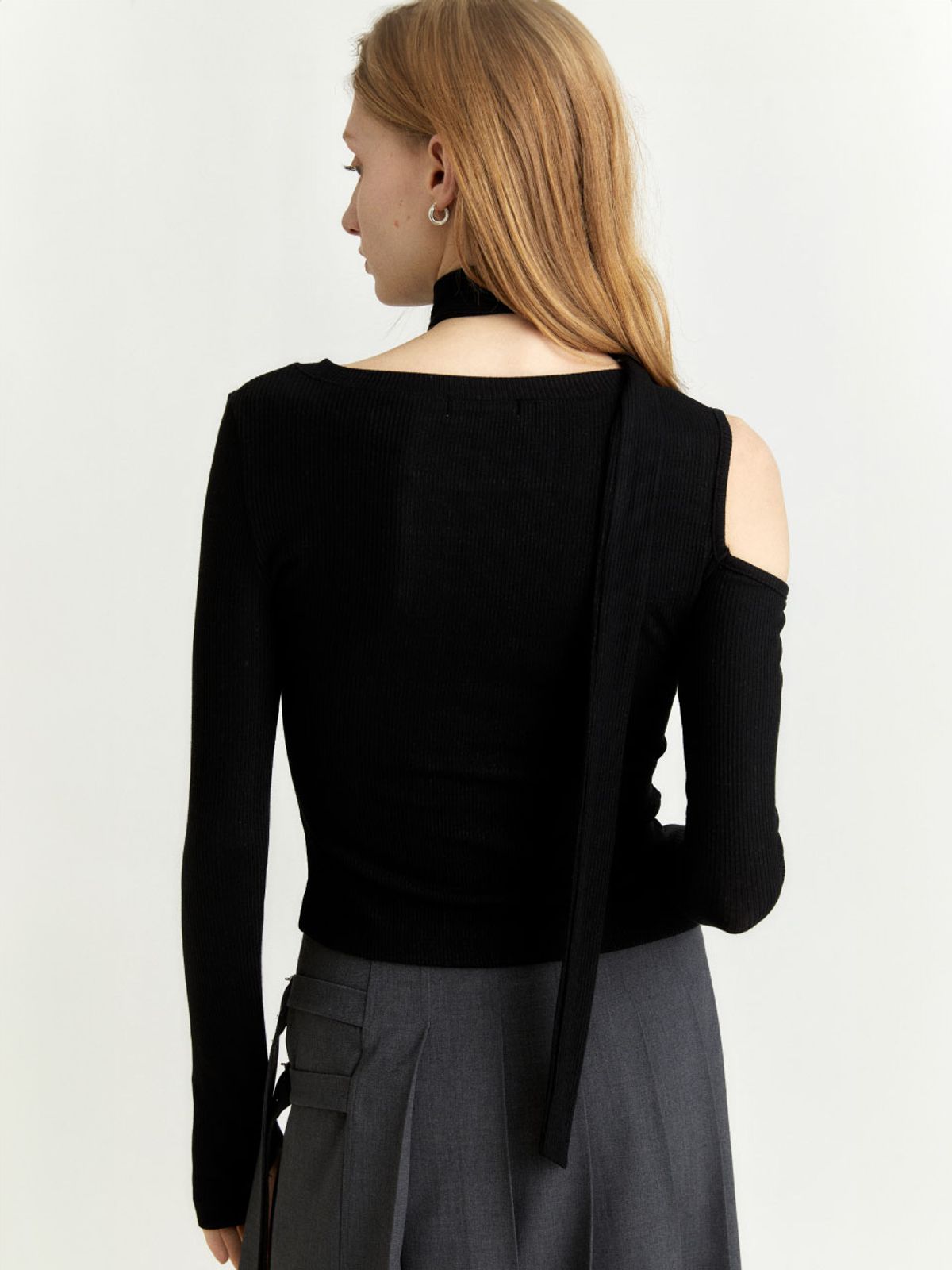 뮤제(MUSEE) VIENNE Unbalanced Cut-Out Detail Knitted Cardigan_Black