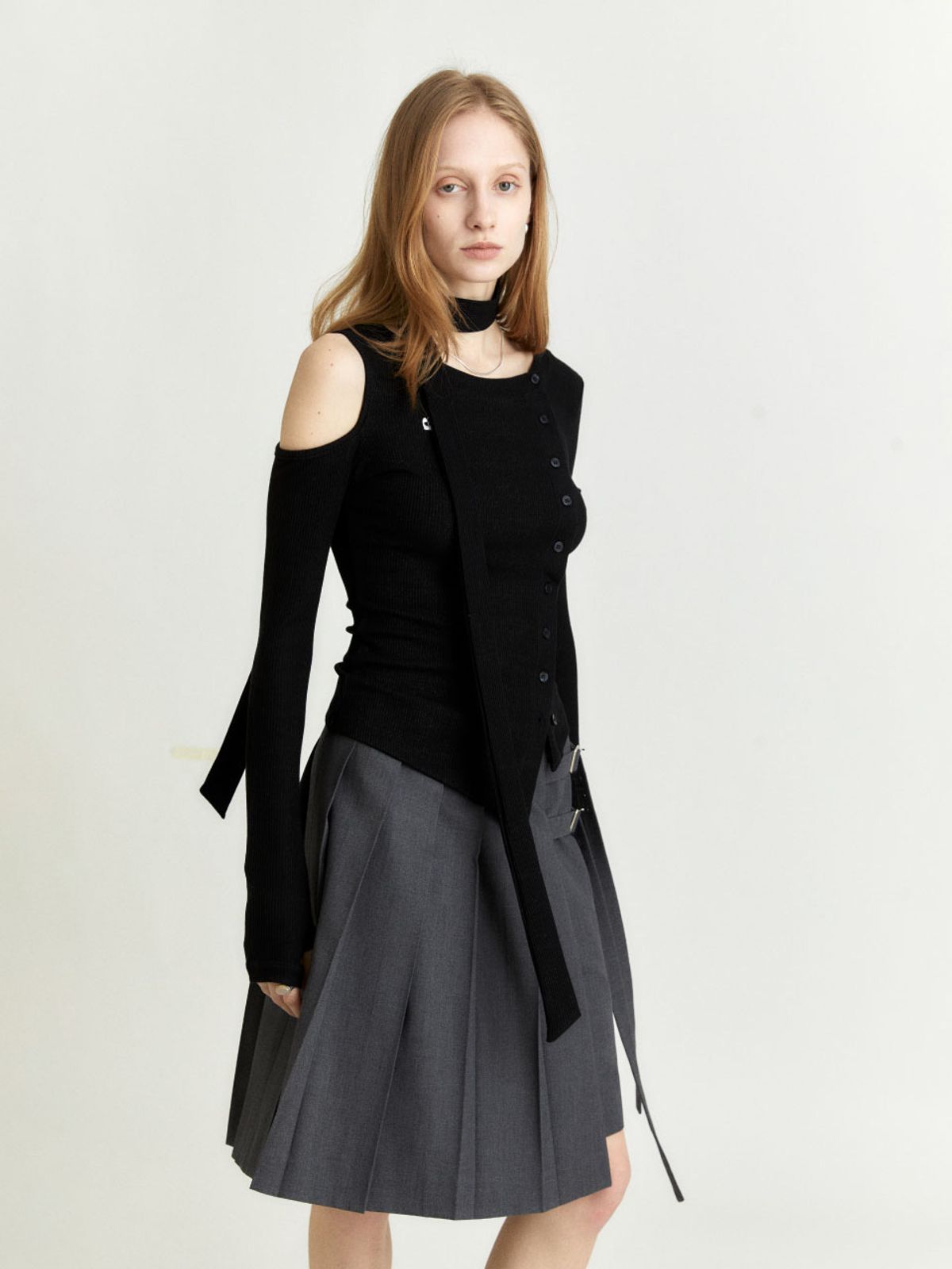 뮤제(MUSEE) VIENNE Unbalanced Cut-Out Detail Knitted Cardigan_Black