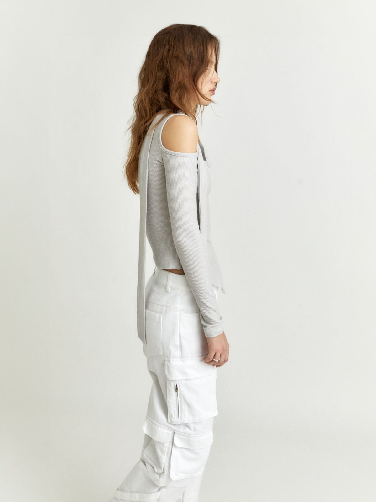 뮤제(MUSEE) VIENNE Unbalanced Cut-Out Detail Knitted Cardigan_Gray