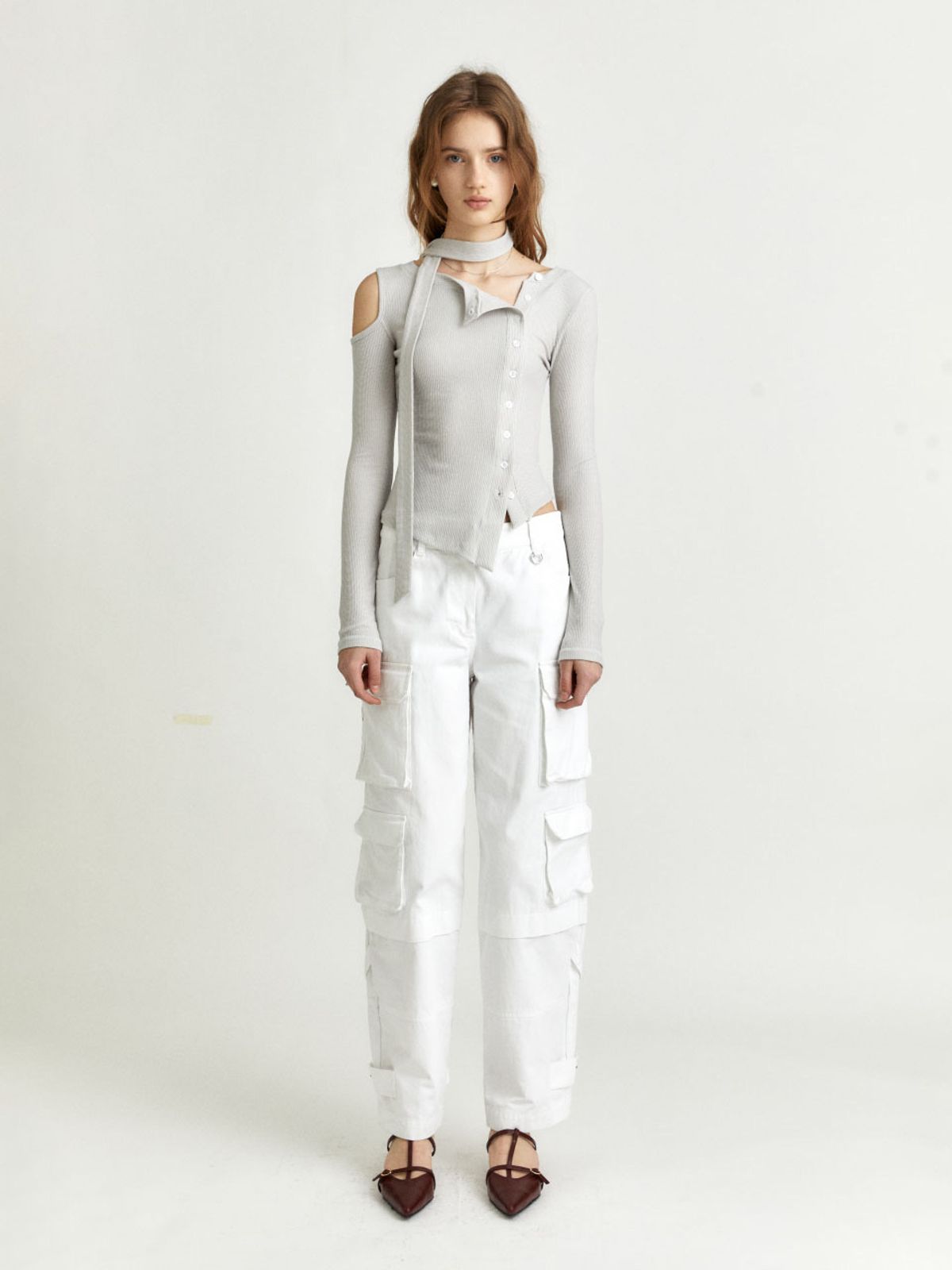 뮤제(MUSEE) VIENNE Unbalanced Cut-Out Detail Knitted Cardigan_Gray