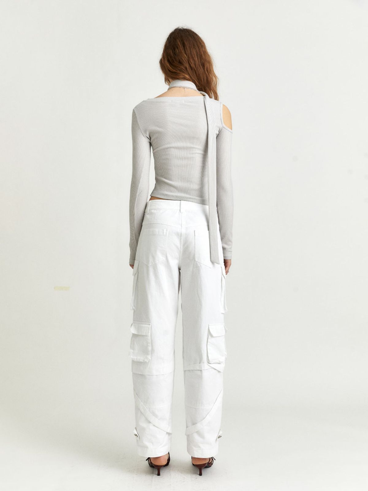 뮤제(MUSEE) VIENNE Unbalanced Cut-Out Detail Knitted Cardigan_Gray
