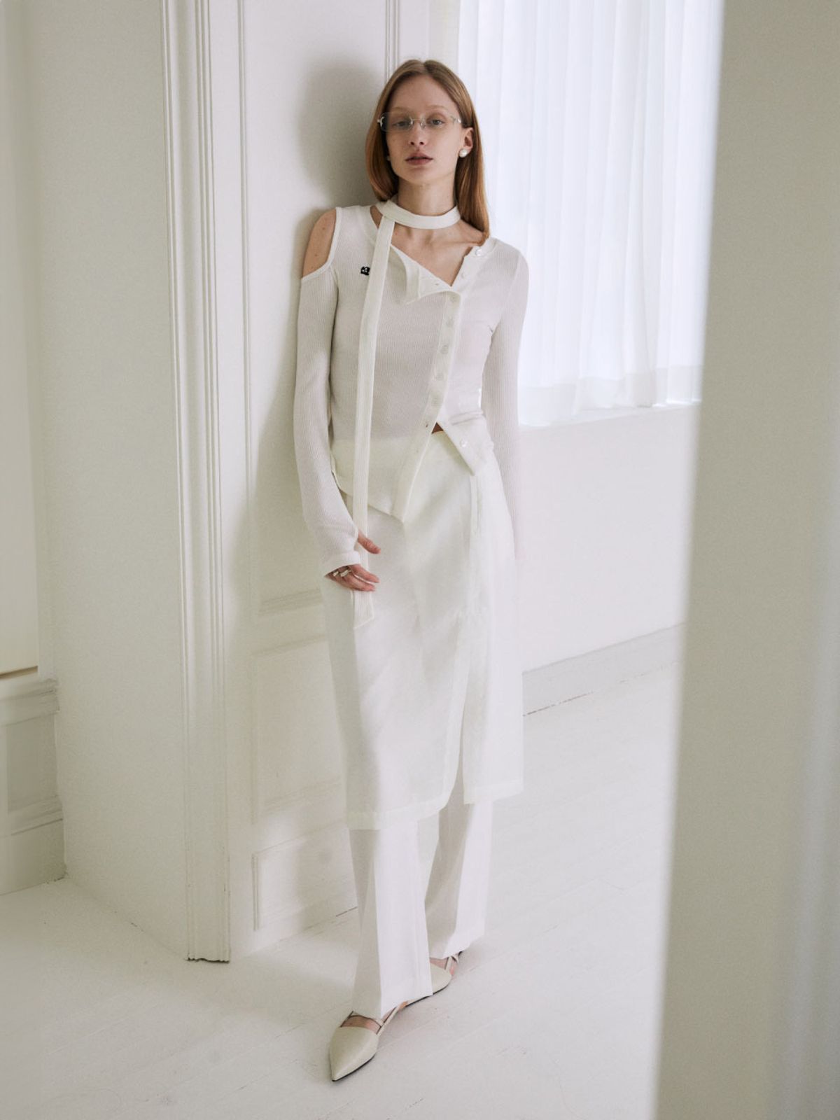 뮤제(MUSEE) VIENNE Unbalanced Cut-Out Detail Knitted Cardigan_Ivory