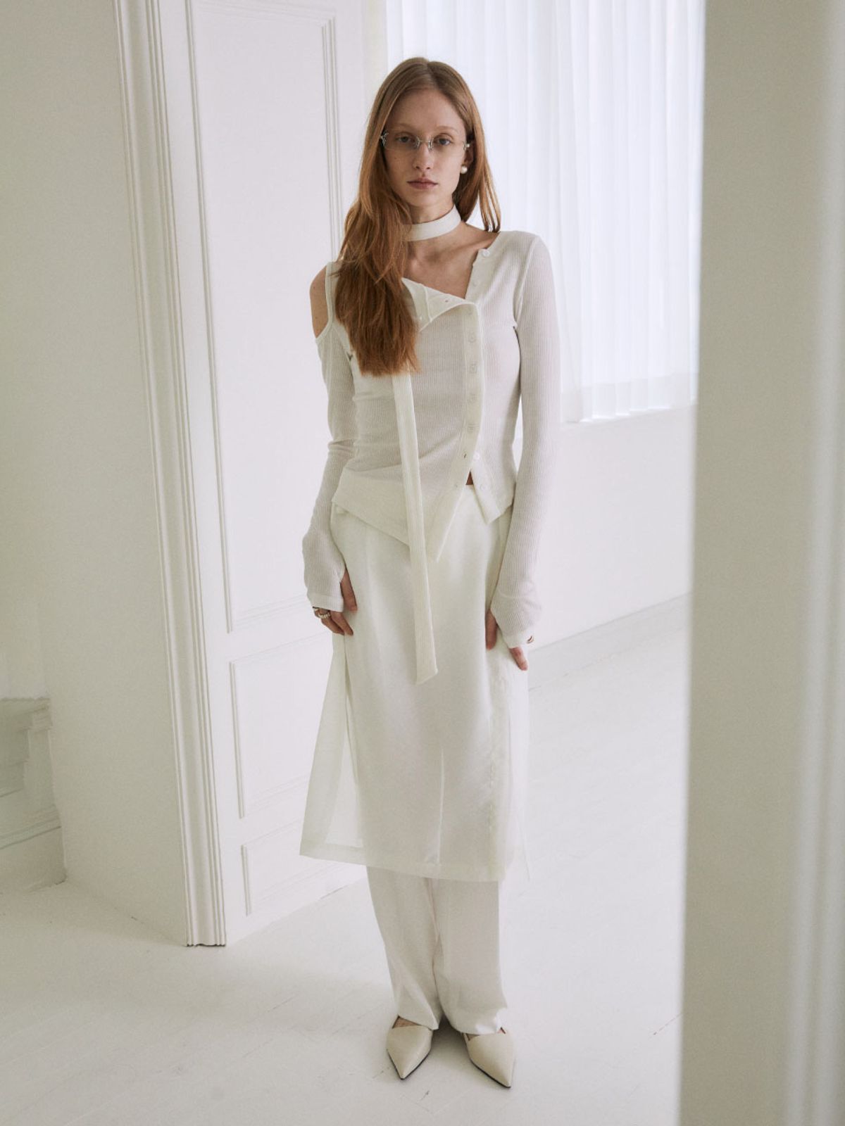 뮤제(MUSEE) VIENNE Unbalanced Cut-Out Detail Knitted Cardigan_Ivory