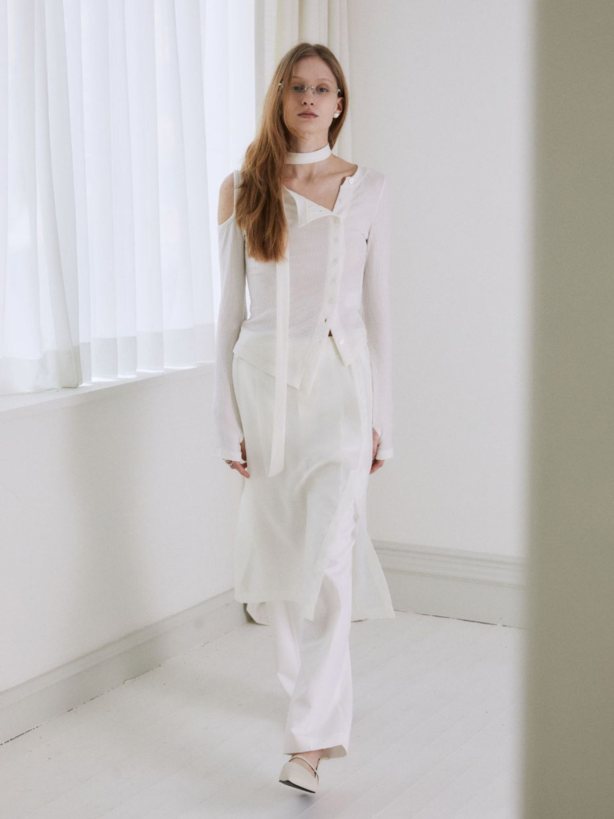 뮤제(MUSEE) VIENNE Unbalanced Cut-Out Detail Knitted Cardigan_Ivory