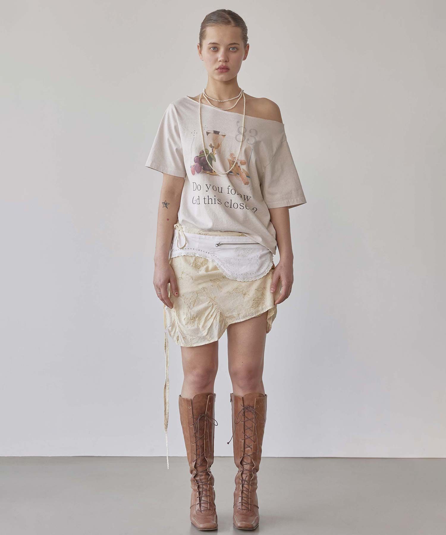 MUSINSA | SCULPTOR 83 Faith Cut Out Tee Dirty White
