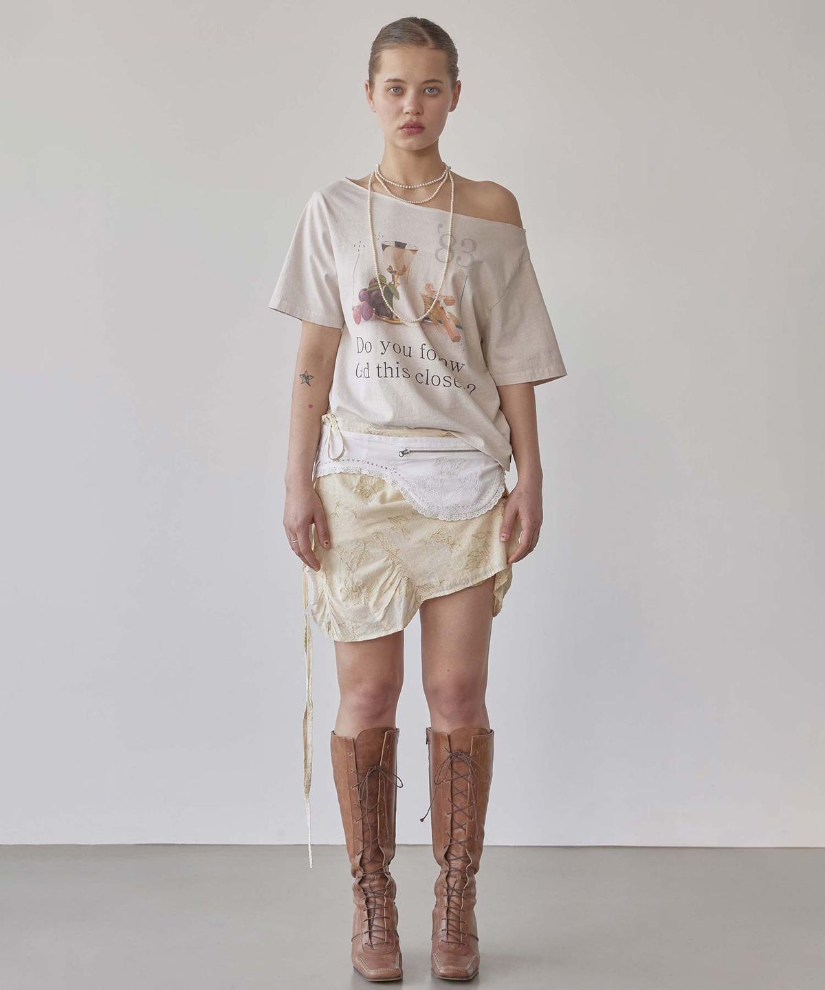 스컬프터(SCULPTOR) 83 Faith Cut Out Tee Dirty White