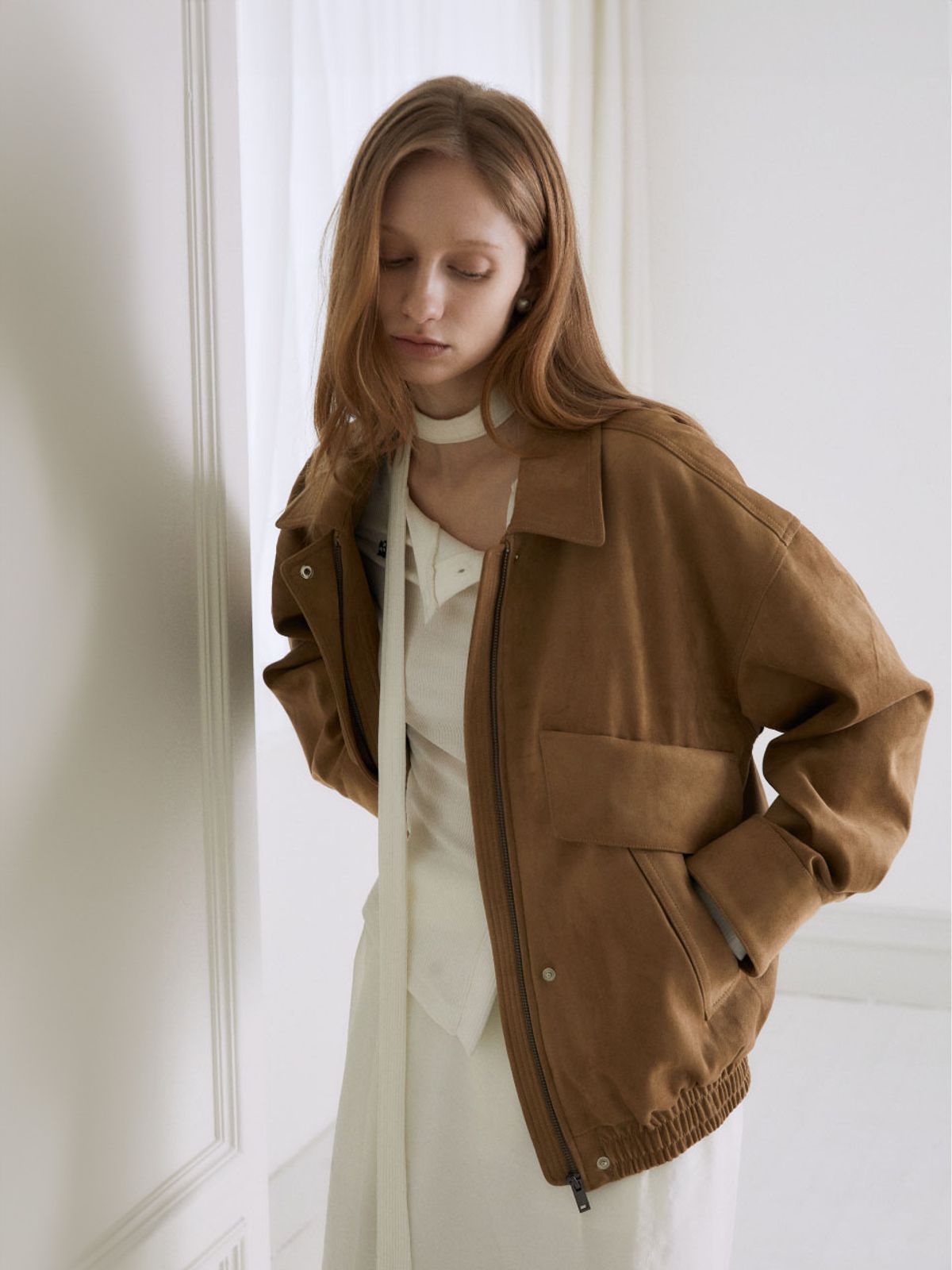 뮤제(MUSEE) FINALE Suede Bomber Jacket_Mocha Mousse
